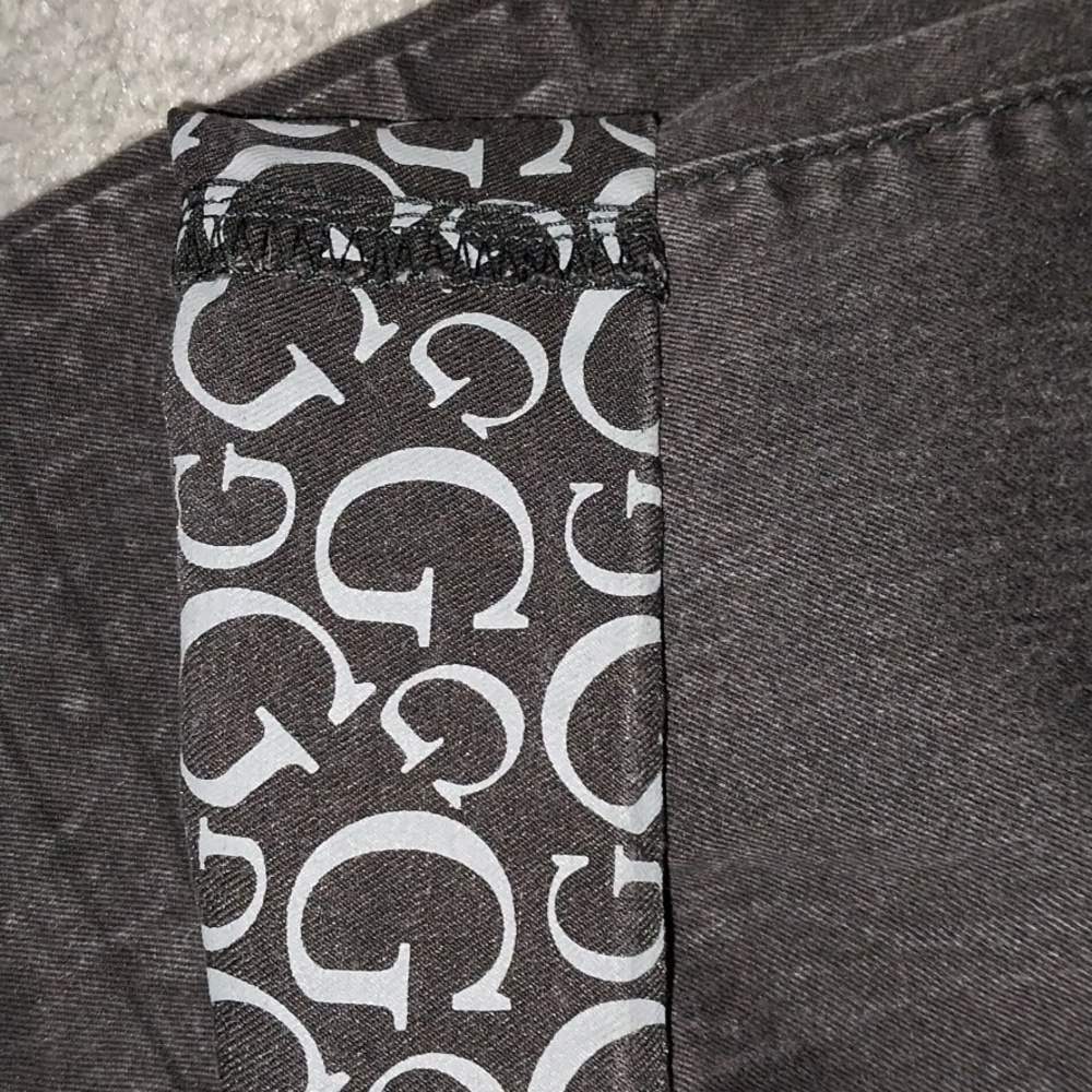 Guess Medium Rise Sarah Fit Faded Black Skinny Jeans - Picture 15 of 15